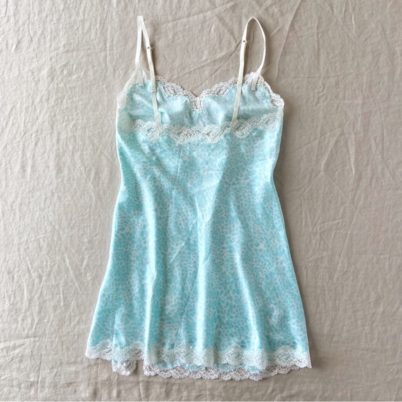 ‼️SOLD‼️Vintage 2000s Victoria’s Secret satin aqua printed mini slip dress - Picture 4 of 6
